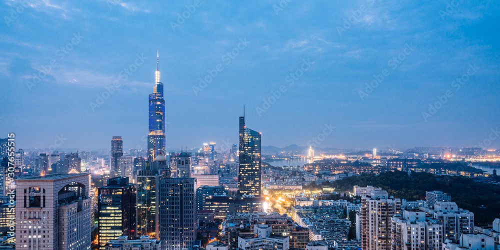 中国江苏省南京市摩天大楼夜景