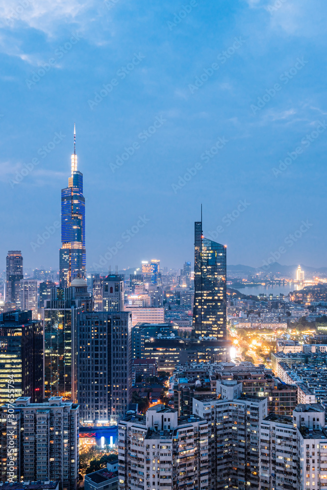 中国江苏省南京市摩天大楼夜景