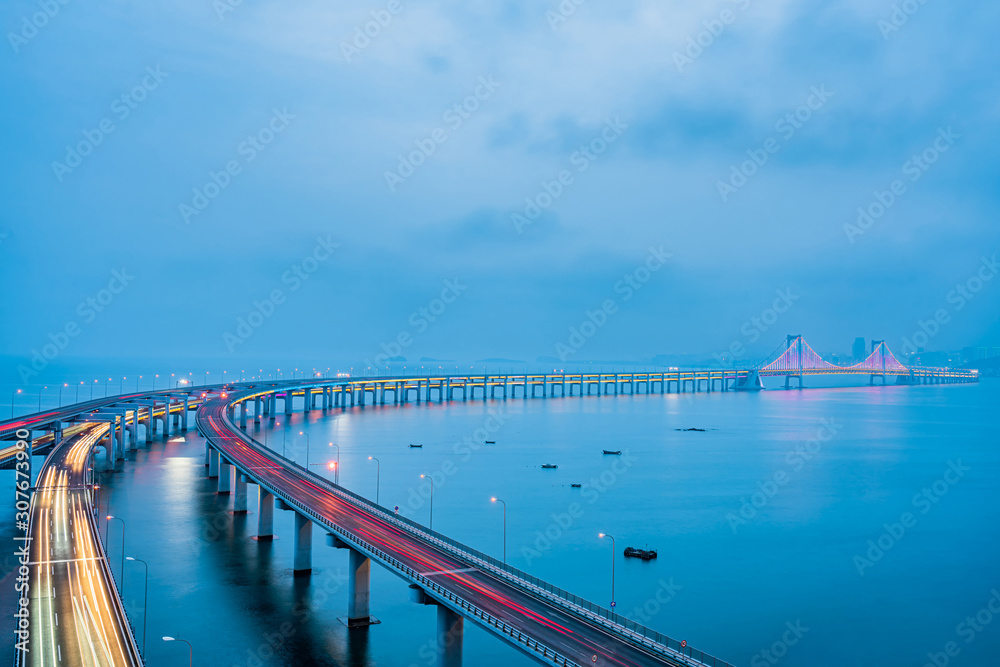 中国辽宁省大连市大连跨海大桥夜景