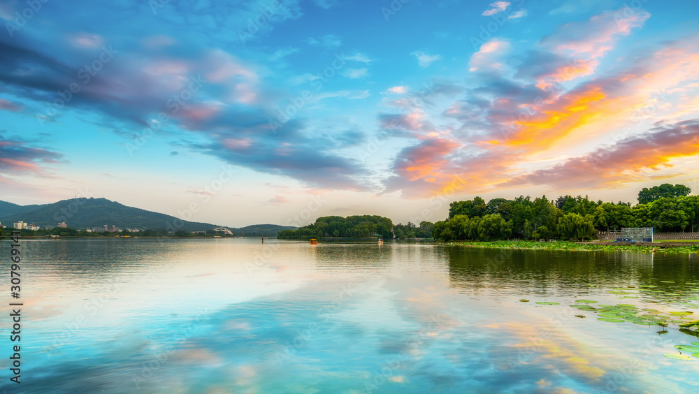 The beautiful scenery of Nanjing Xuanwu Lake