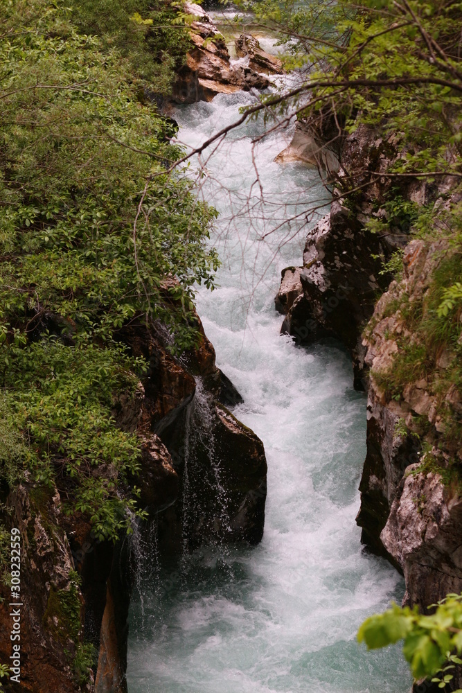 reißender fluss