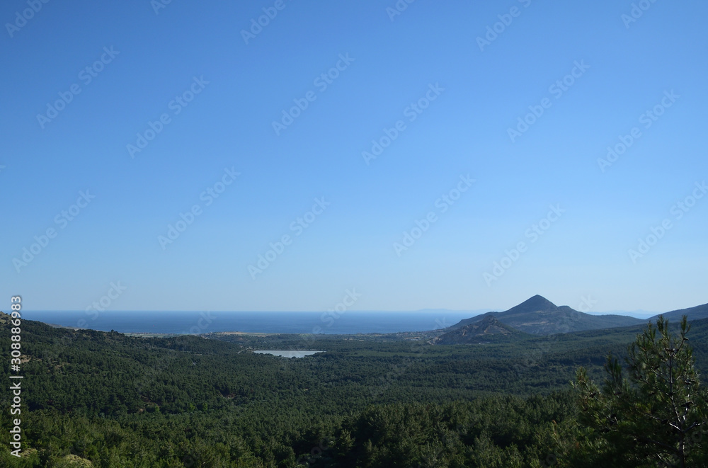 从Derekoy到土耳其爱琴岛Gokceada（Imbros）的Ugurlu地区的景色