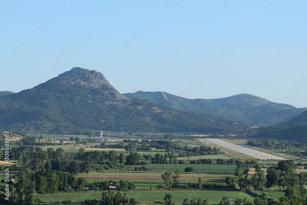 Gokceada机场，Badelmi地区，从Kalekoy-土耳其爱琴岛Gokcead（Imbros）俯瞰