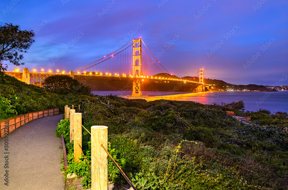 The Golden Gate Bridge in San Francisco at night