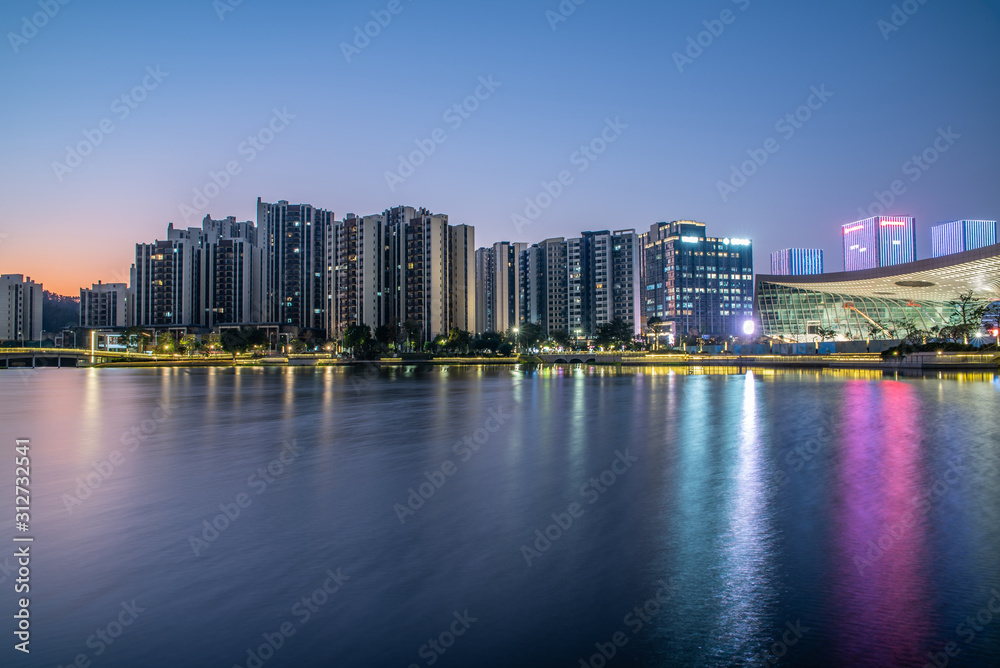 中国广州南沙凤凰湖公园夜景