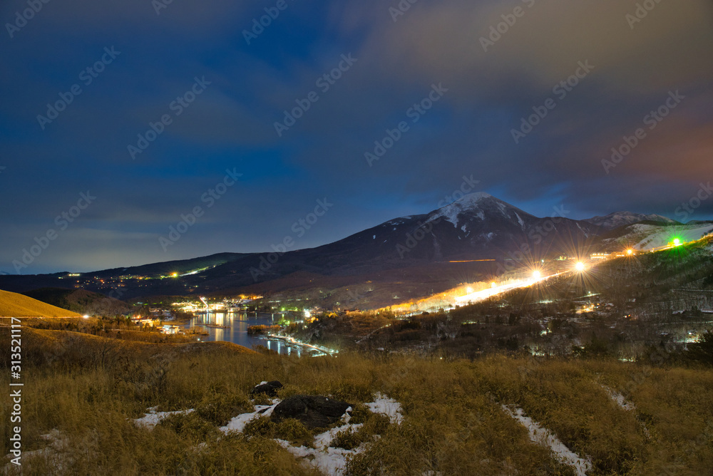 長野県　展望台からの冬の白樺湖の夜景