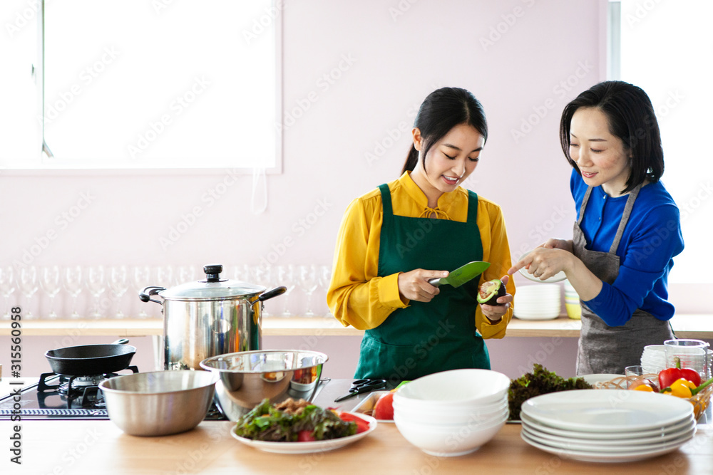 料理教室に通う女性