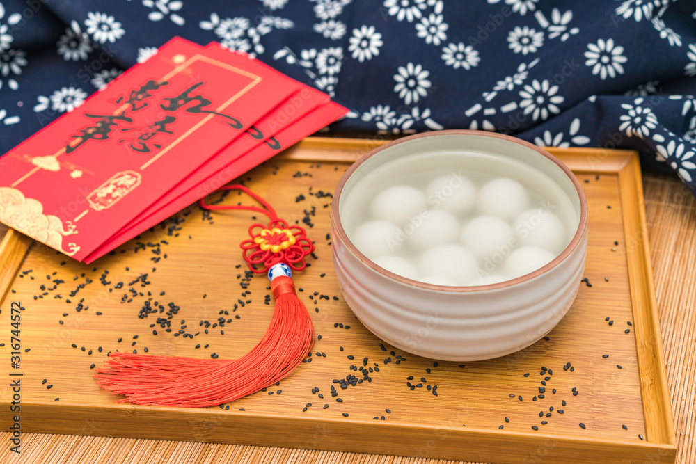 中国元宵节传统美食红底花生饺子