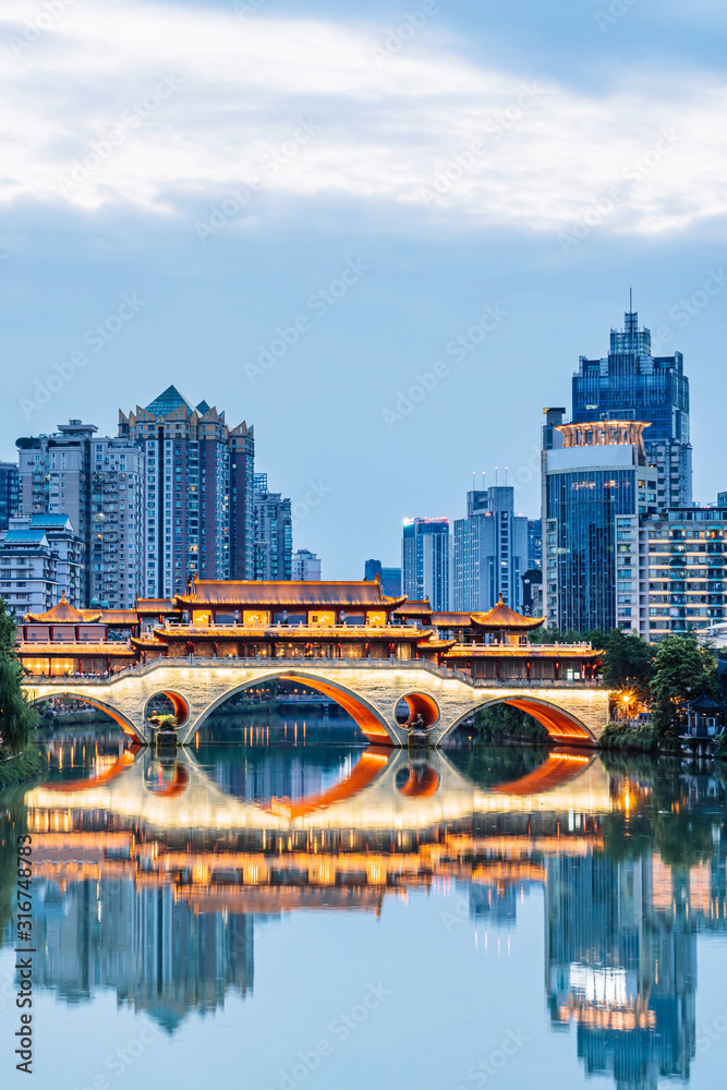 中国四川省成都市安顺大桥夜景