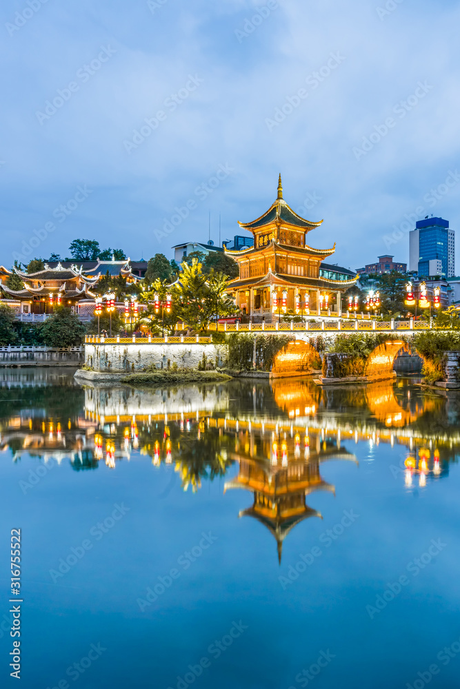 中国贵州贵阳甲秀亭夜景