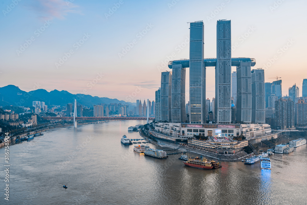 中国重庆朝天门码头黄昏景观