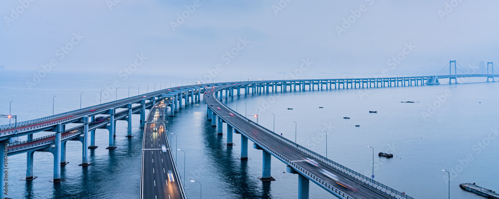 中国辽宁省大连市大连跨海大桥夜景