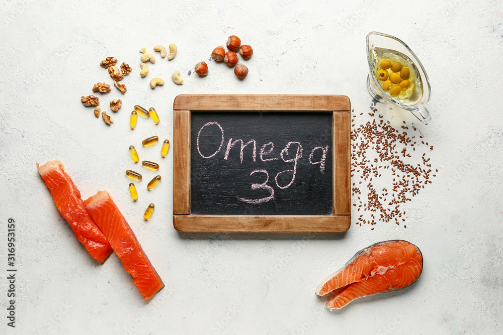 白底高omega 3和鱼油丸健康产品套装