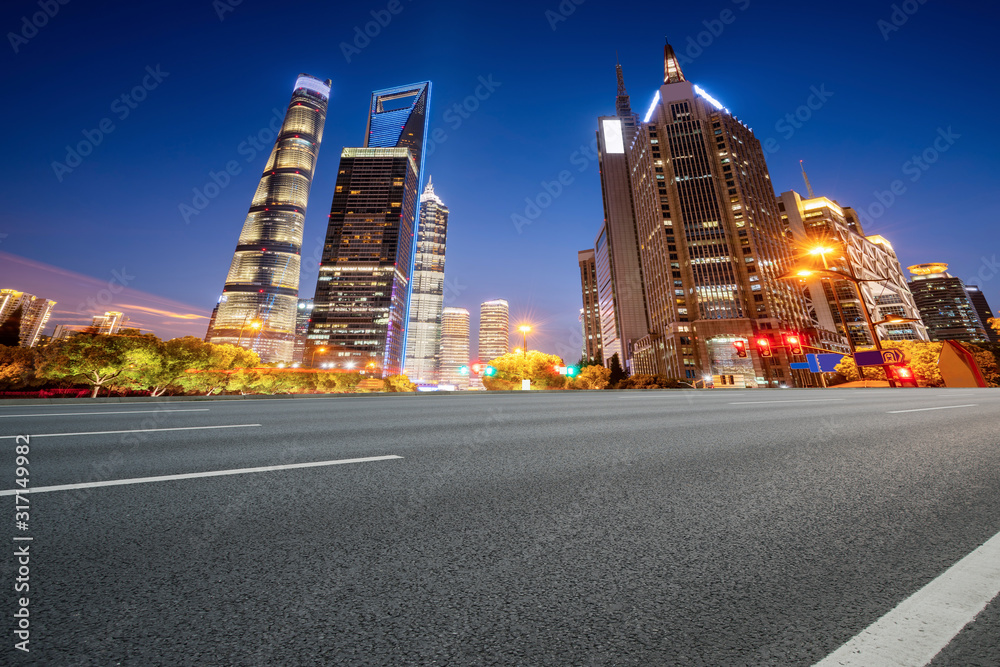 《公路路面天际线与上海建筑景观》