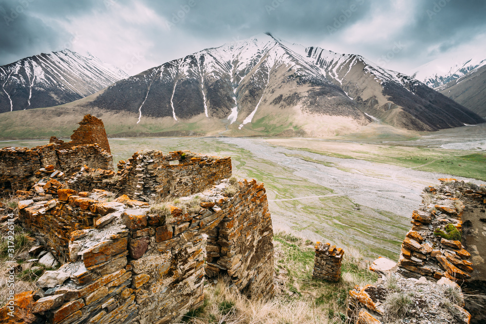 G Mtskheta Mtianeti地区Kazbegi区Karatkau村附近的山景堡垒