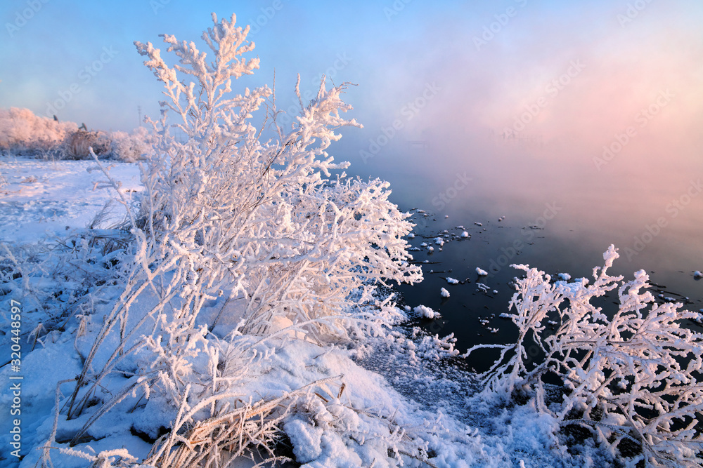 冬季柔和的雾凇和雪景