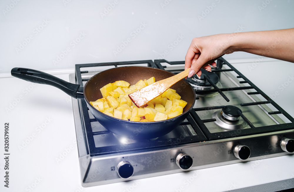 potatoes fried in hot fat