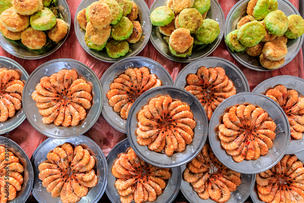 Boiled shrimp and mung bean cake food background