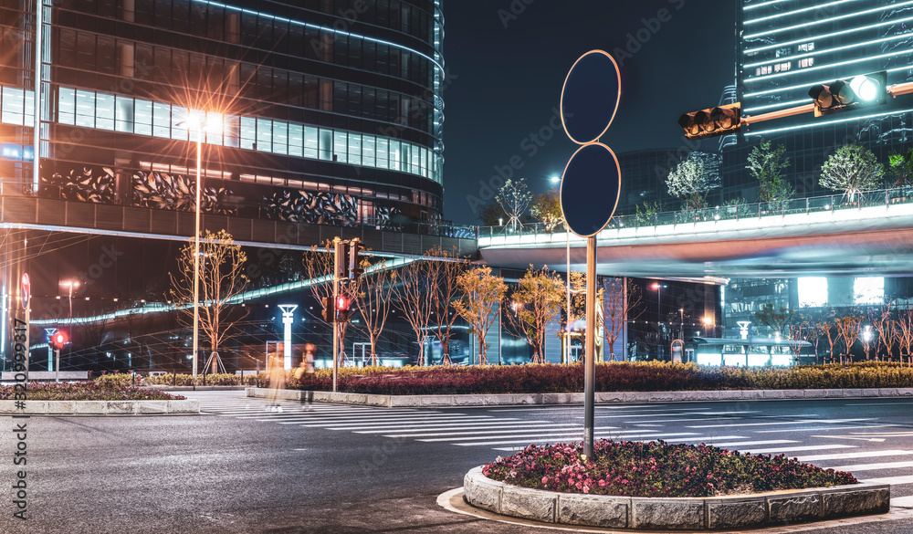 苏州市夜景与街道……