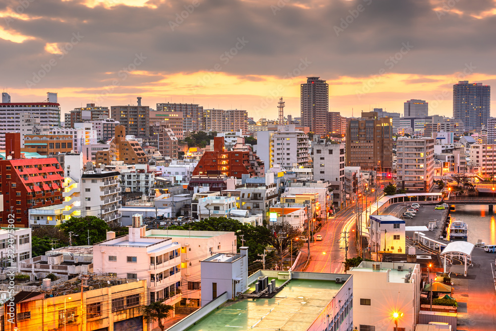 日本冲绳那霸黎明城市景观