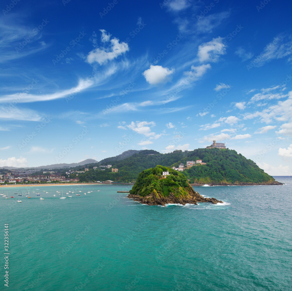 View of the island of Santa Clara .