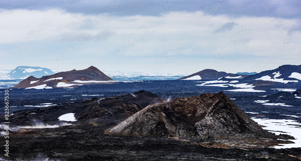 冰上克拉弗拉火山附近Leirhnjukur地热谷Reeky熔岩场全景