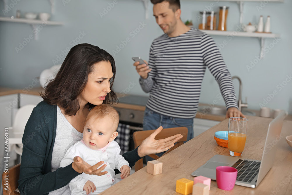 在家患产后抑郁症的年轻女性