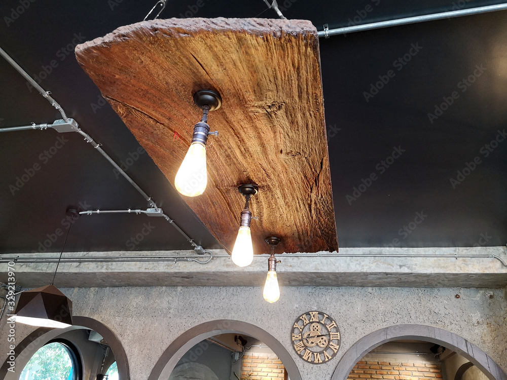 Lighting decorated with wooden ceilings showing the electrical wiring.