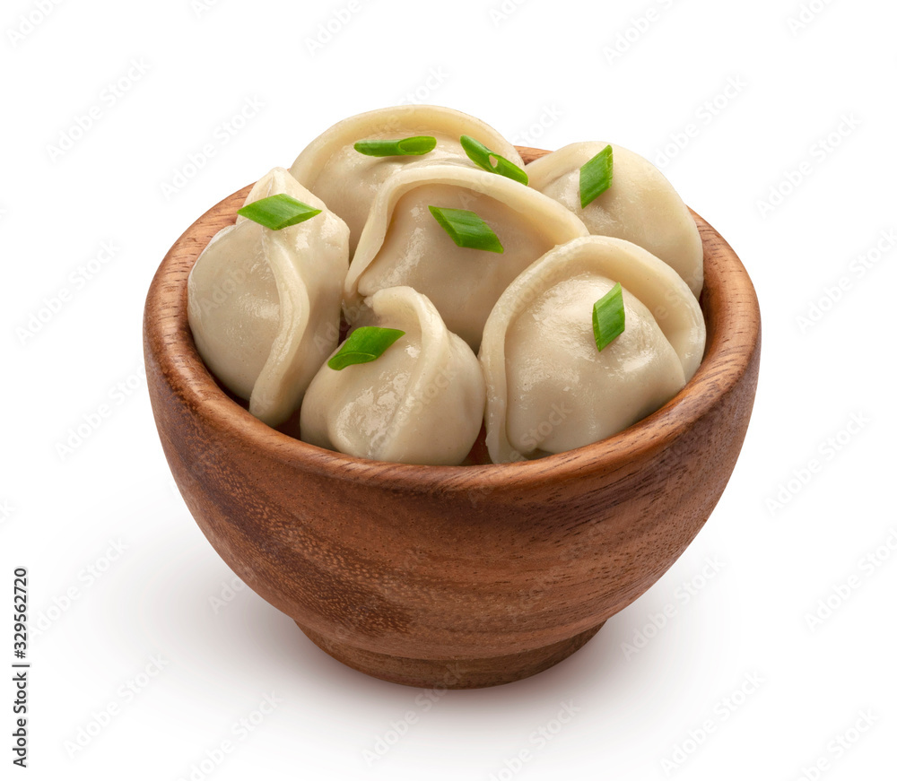 肉馅饺子，在白底上隔离的自制俄罗斯pelmeni