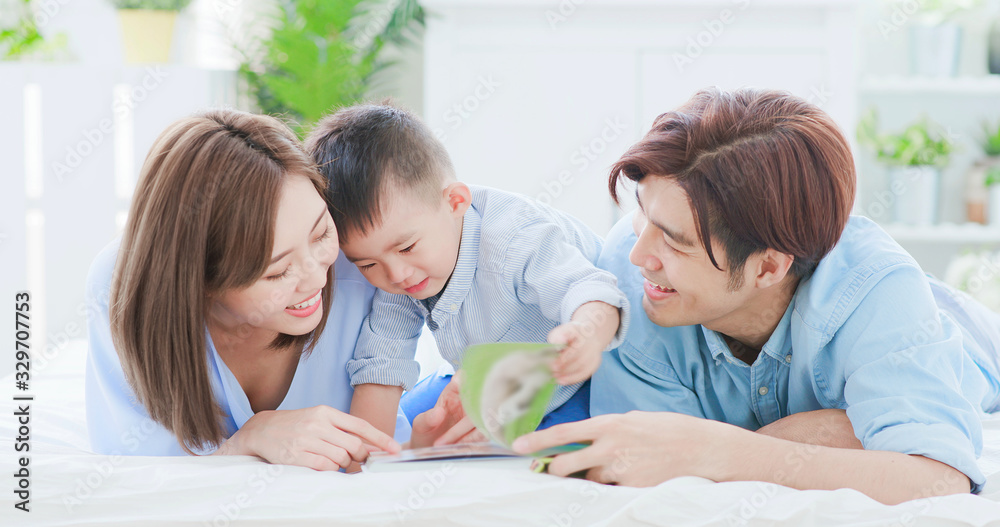 Parent read book with child