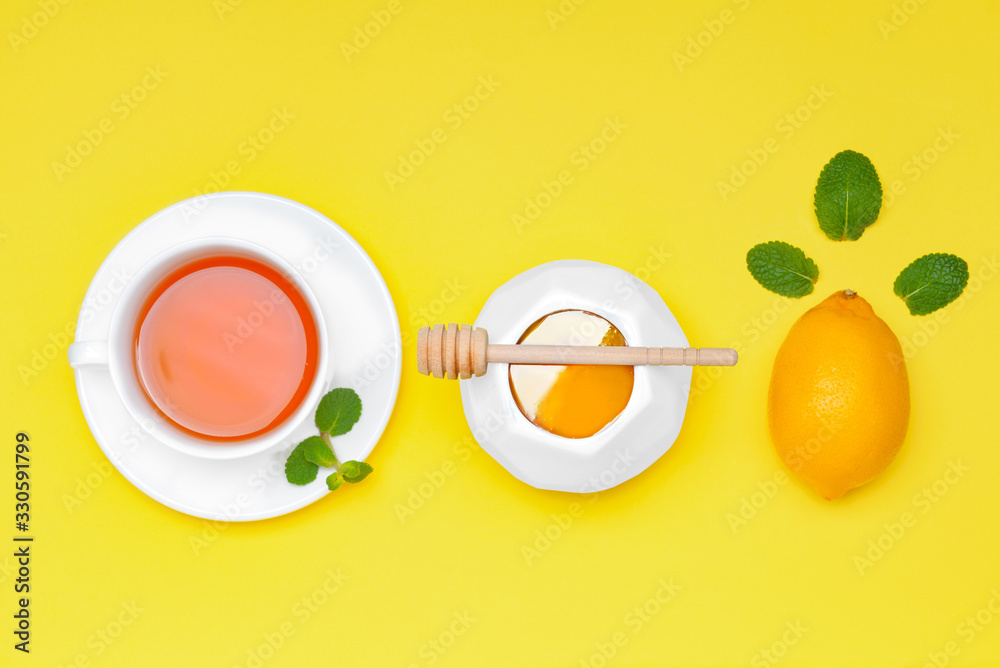 Tasty honey with lemon and cup of tea on color background