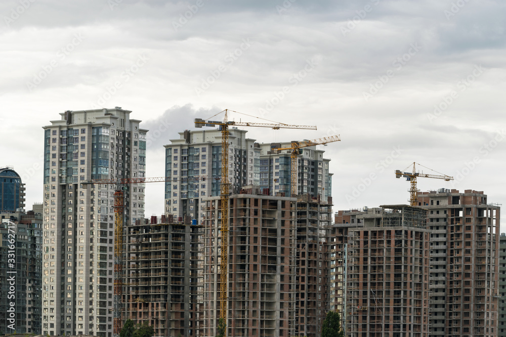 在建建筑物。起重机