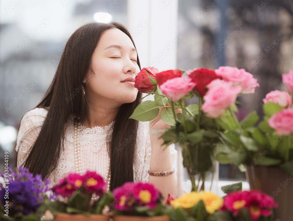 Woman Preparing to trim red and pink roses and beautiful flower arrangements in the home, flower arr