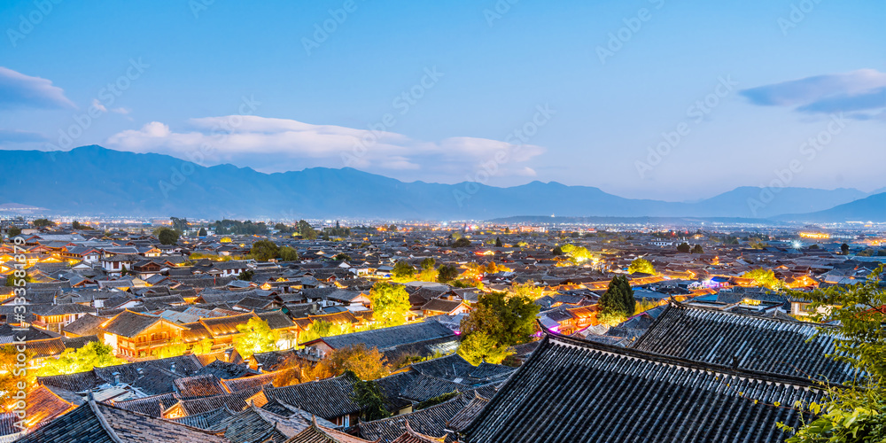 中国云南丽江大研古城高角度夜景