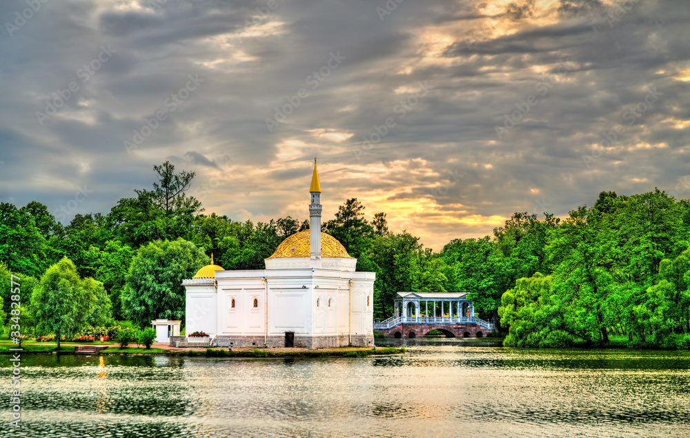 俄罗斯圣彼得堡Tsarskoye Selo凯瑟琳公园的土耳其浴室和清真寺