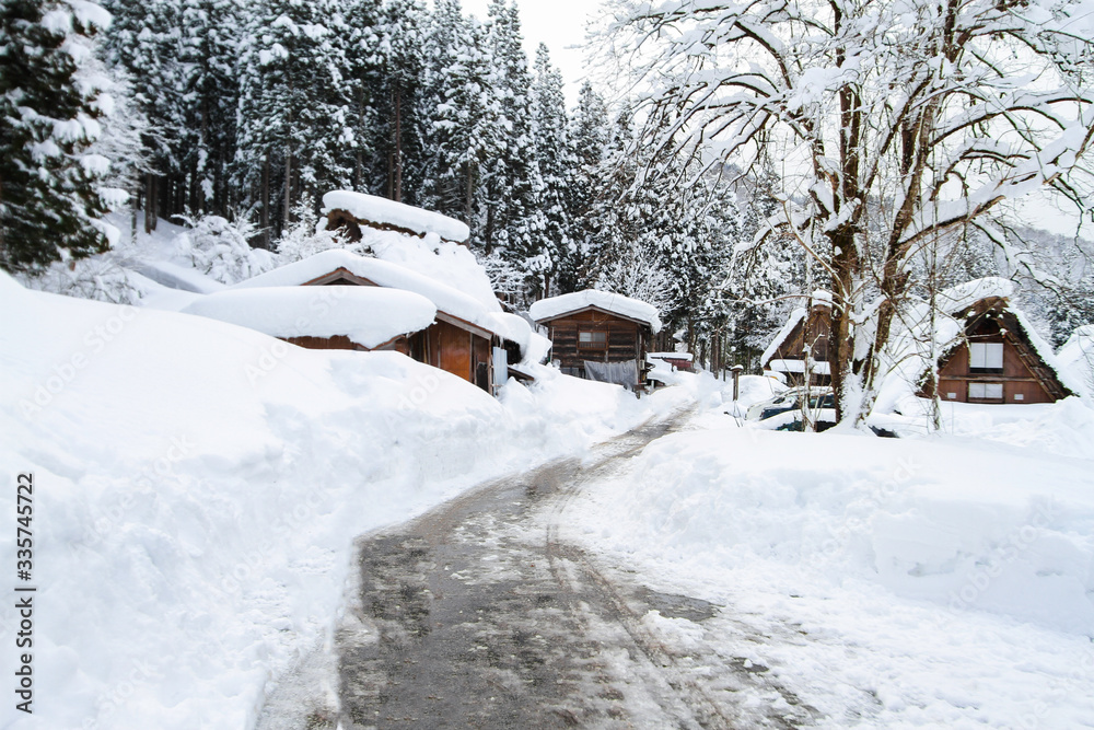 白川村的雪。1995年被联合国教科文组织列为世界遗产，日本。