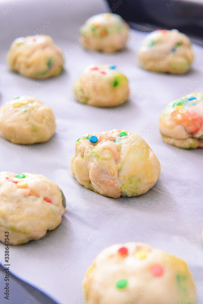 Baking tray with uncooked cookies, closeup