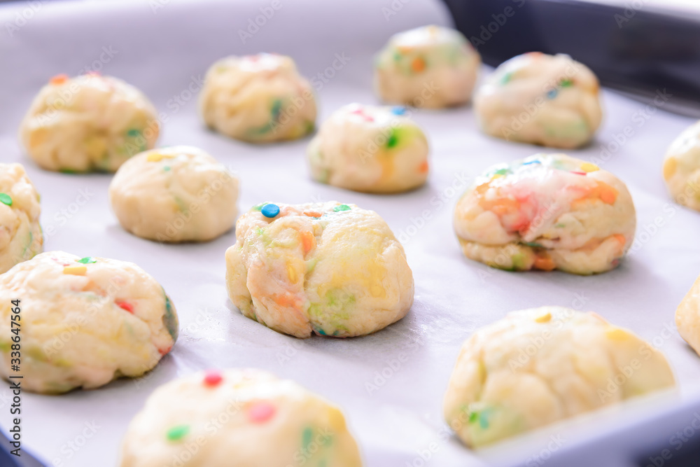 Baking tray with uncooked cookies, closeup