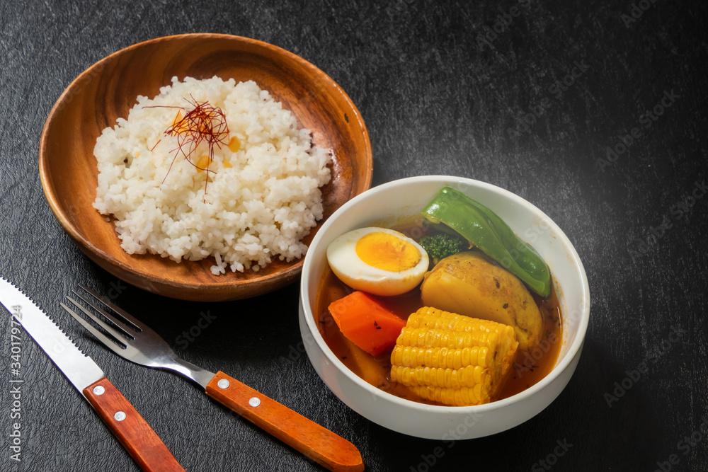 野菜カレー Vegetable curry made in an iron pan