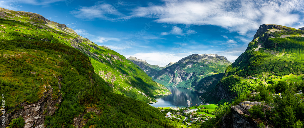 Blick auf den Geirangerfjord in Norwegen