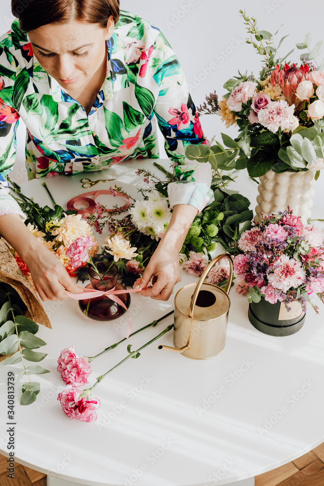 Florist tying a ribbon