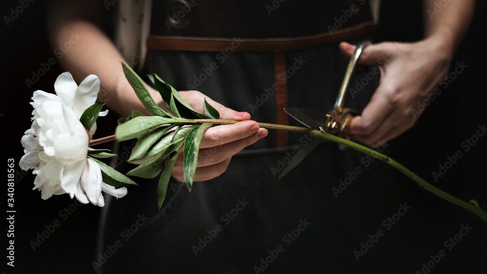 Making a flower bouquet