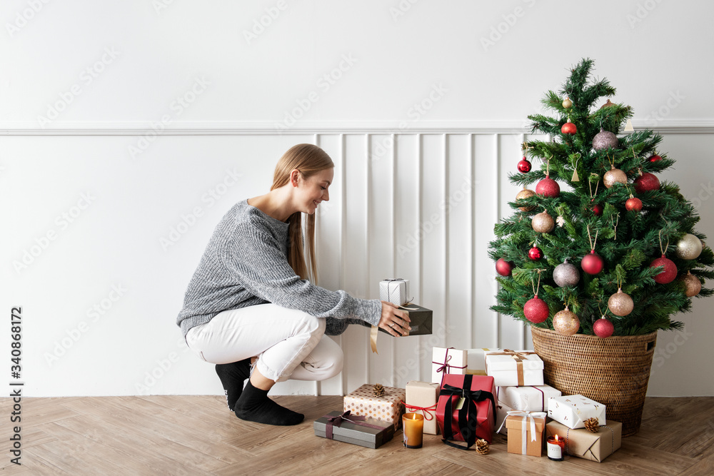 Christmas tree and gifts