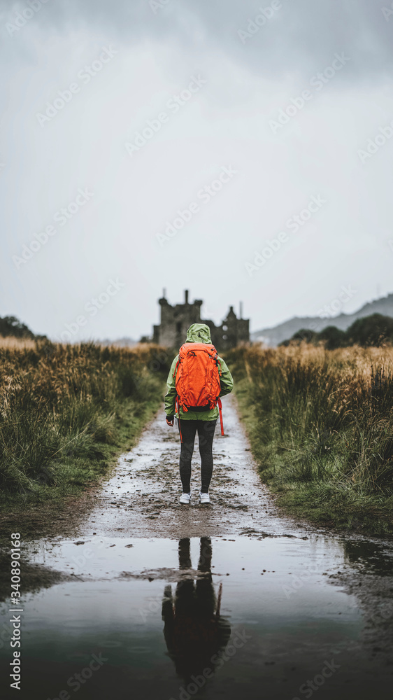 Kilchurn Castle phone background