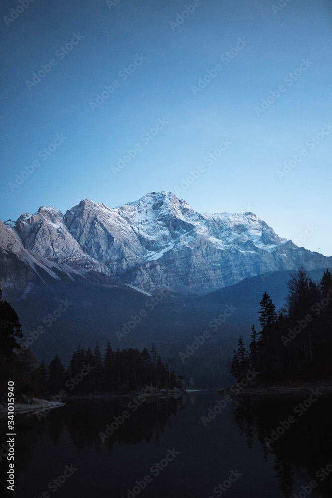 德国白雪皑皑的阿尔卑斯山