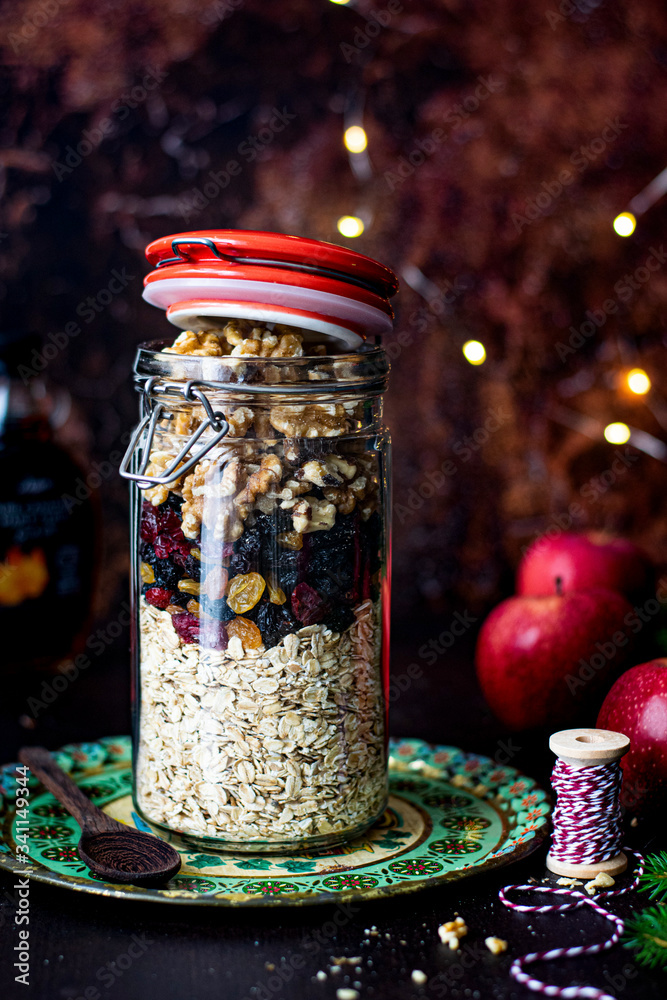 Autumn oats and berries