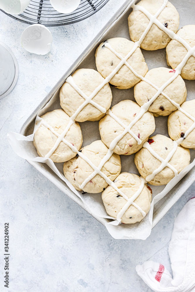 Unbaked cross buns 