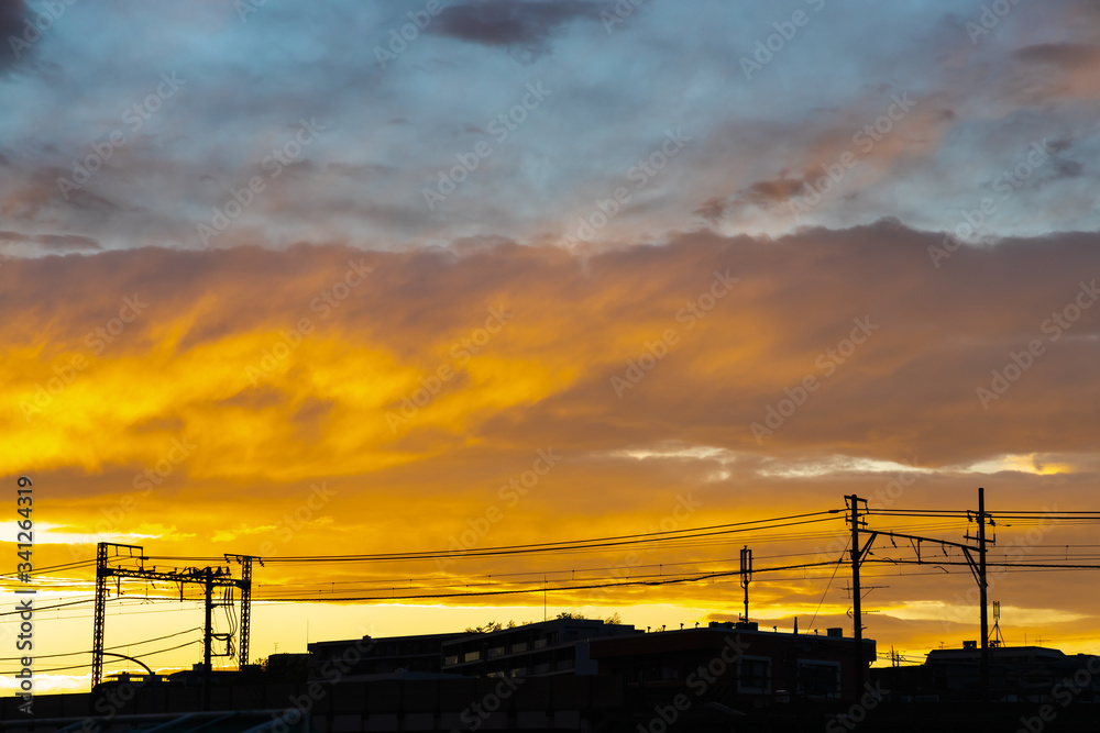 赤く染まった住宅街の夕焼け