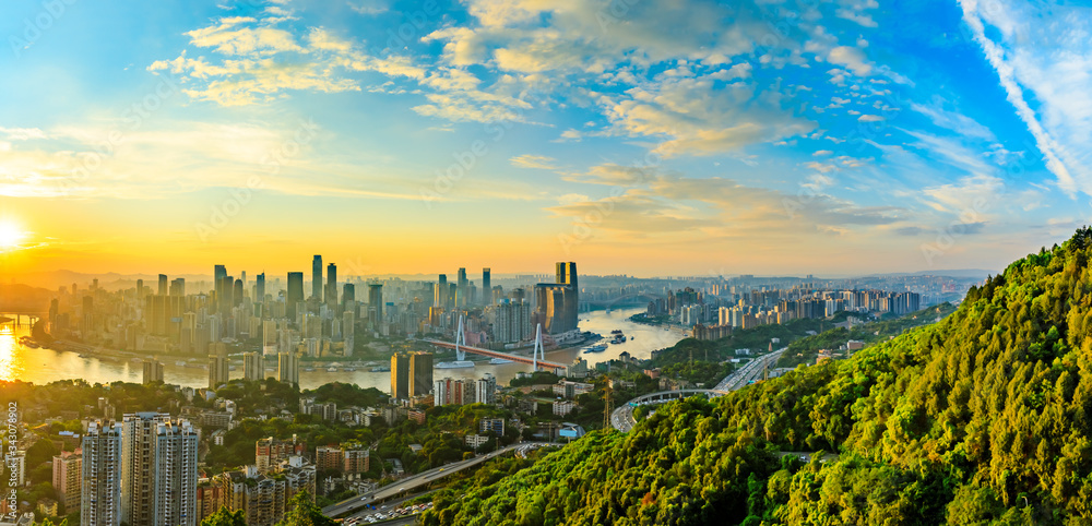 日落时的重庆城市天际线和建筑景观，中国。