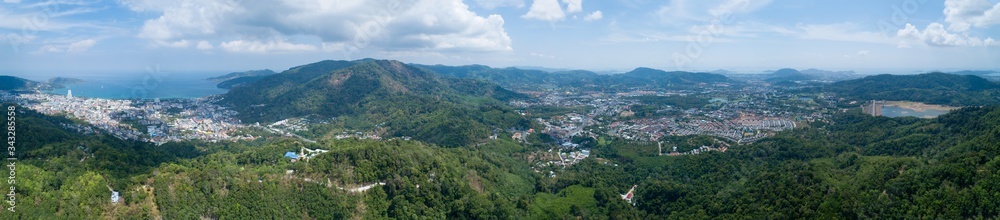 无人机拍摄泰国普吉岛巴东市和卡苏区全景